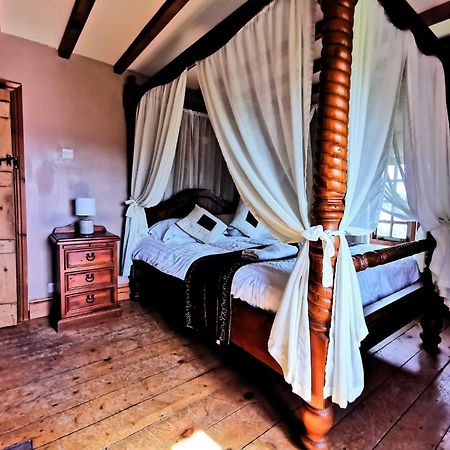 The Raddle Inn Log Cabins Croxden Extérieur photo