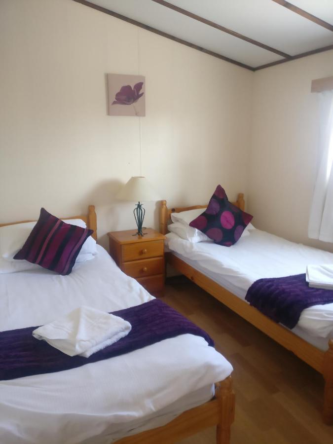 The Raddle Inn Log Cabins Croxden Extérieur photo