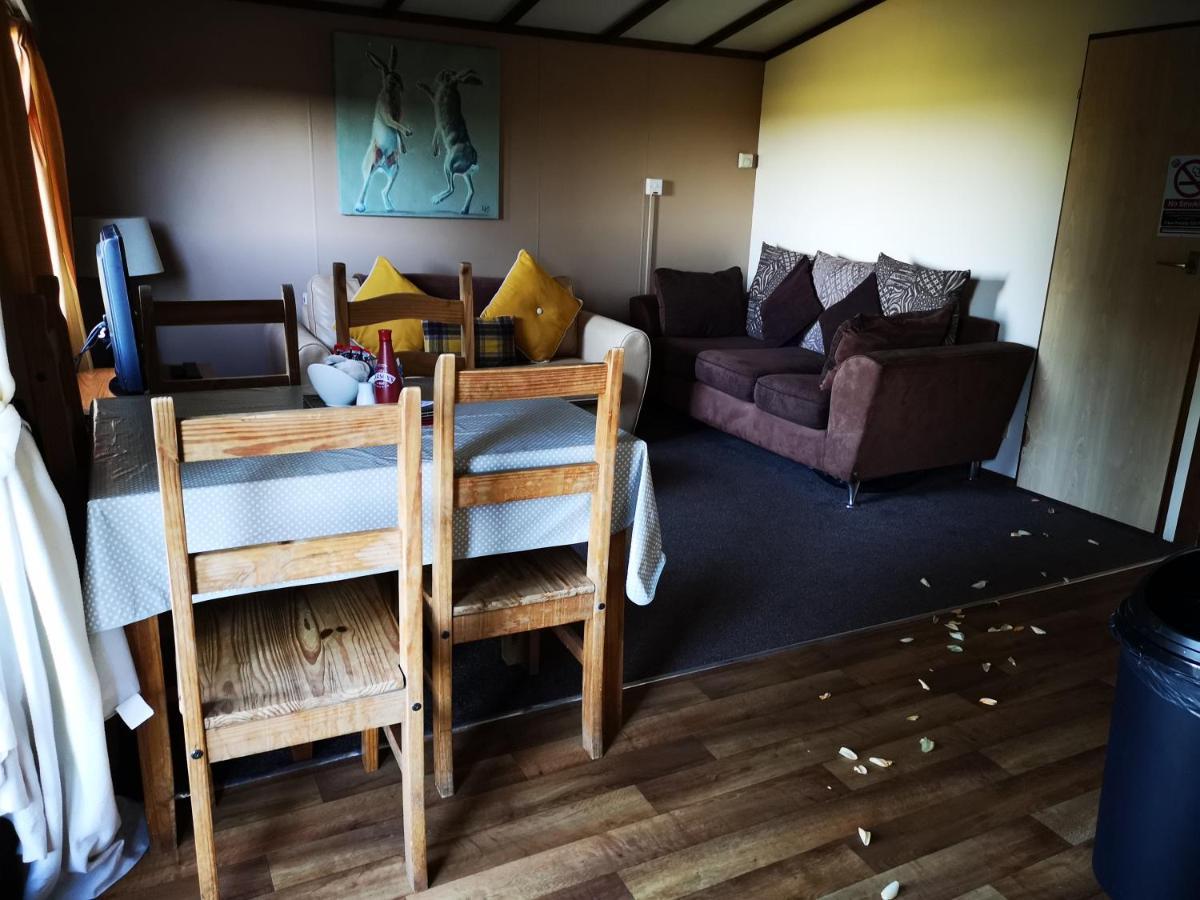 The Raddle Inn Log Cabins Croxden Extérieur photo