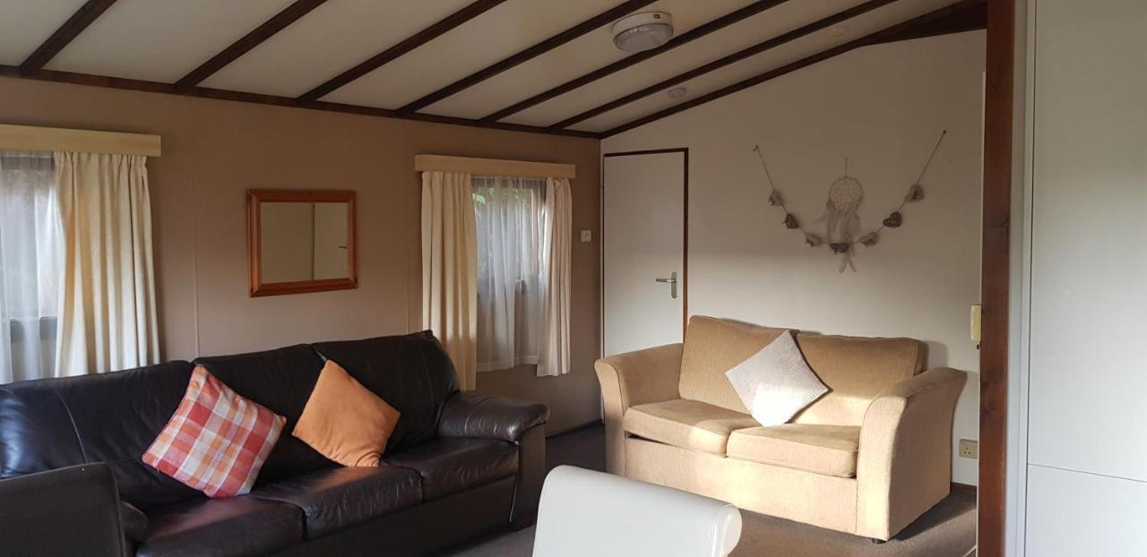 The Raddle Inn Log Cabins Croxden Extérieur photo