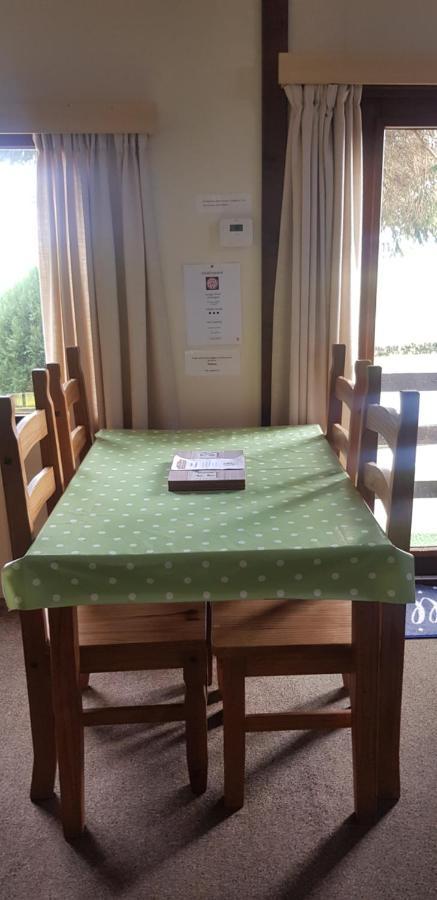 The Raddle Inn Log Cabins Croxden Extérieur photo